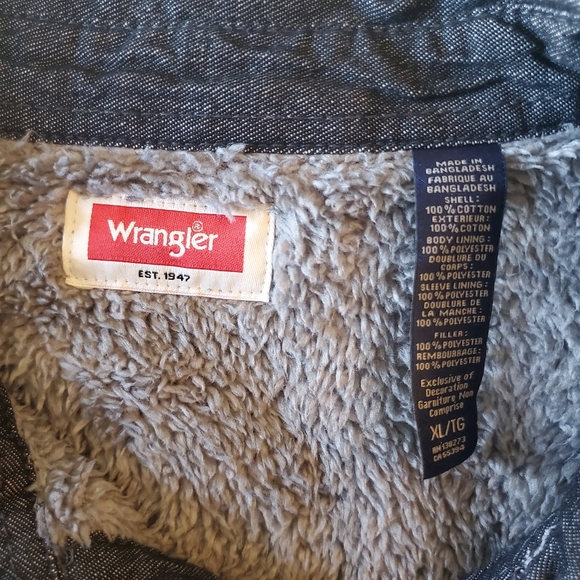 Wrangler Black Jacket with Gray lining - Picture 3 of 9